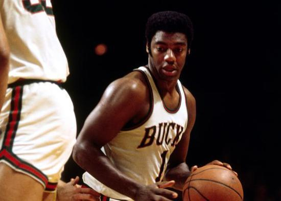 迪亚斯负责 迪亚斯负责