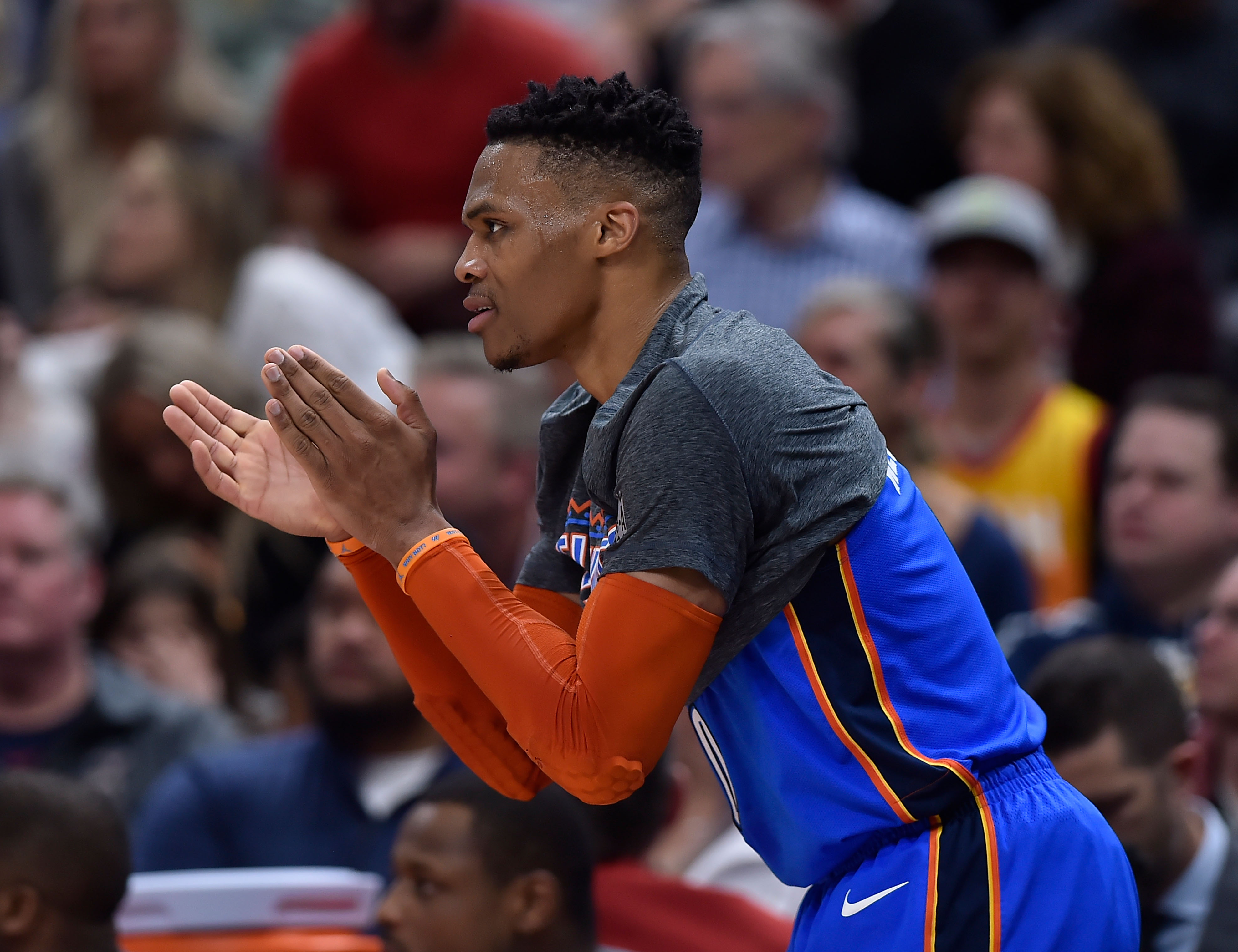 的交汇点上 的交汇点上