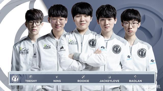 的交汇点上 的交汇点上